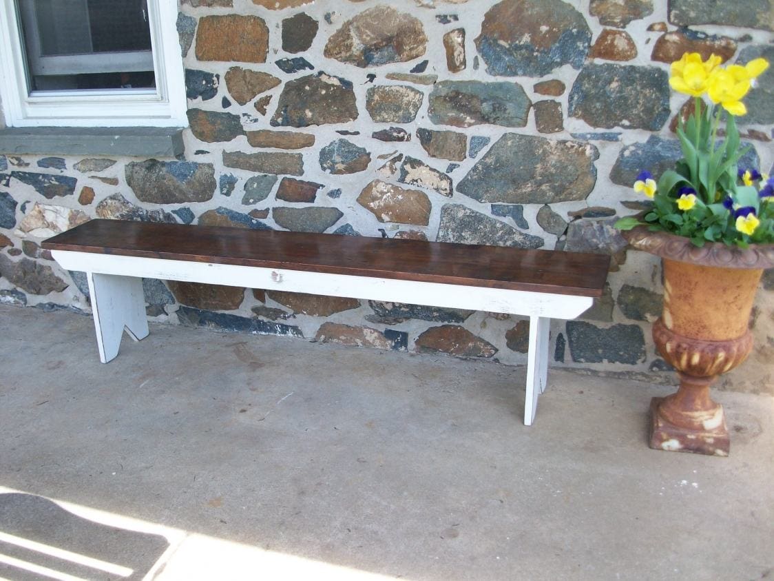 standard bench with white MP