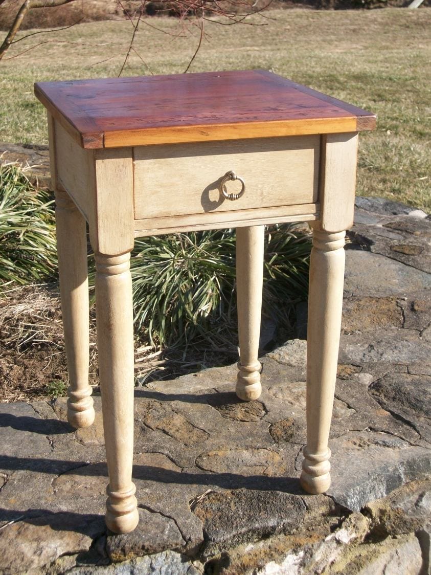 Sm end table with turn legs in cream milk paint
