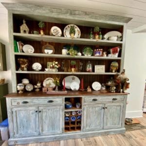 Large open top hutch brings the country into your home